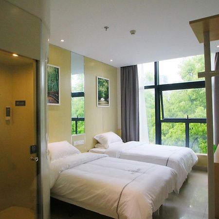 100 Inn Plus Pudong Airport Hotel Shanghai Exterior photo