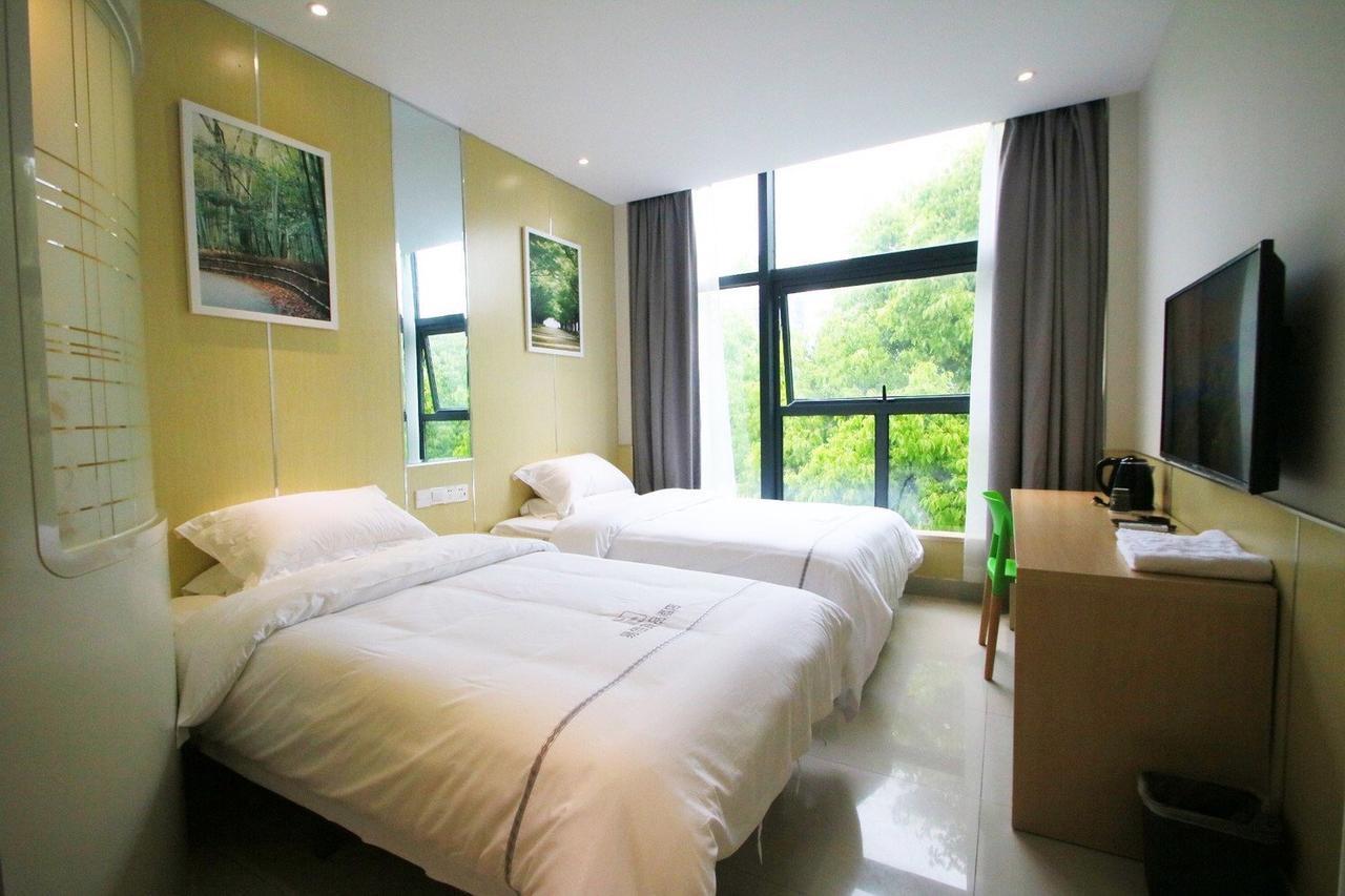 100 Inn Plus Pudong Airport Hotel Shanghai Exterior photo