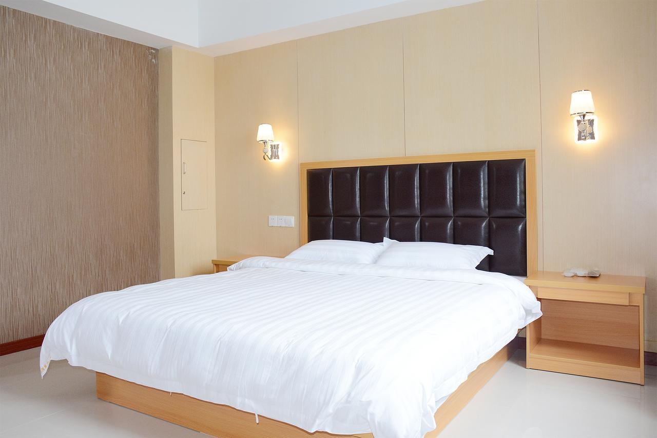 100 Inn Plus Pudong Airport Hotel Shanghai Exterior photo